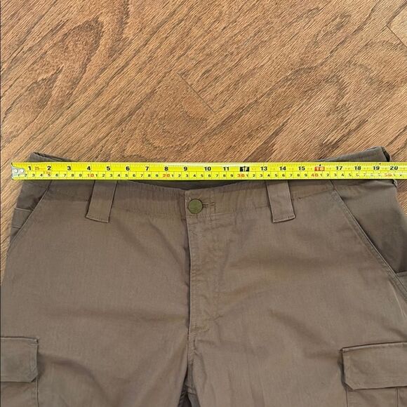 Under Armour Tan Cargo Pants with Cropped Length - Picture 4 of 9